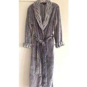 Super Soft and Cozy Natori Dusty Purple Animal Print Plush Robe Sz S EUC!